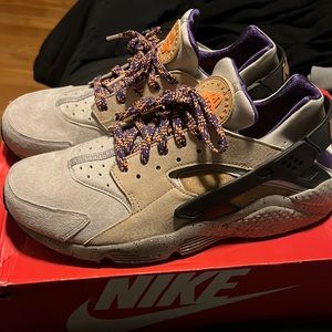 Nike hurache shoes